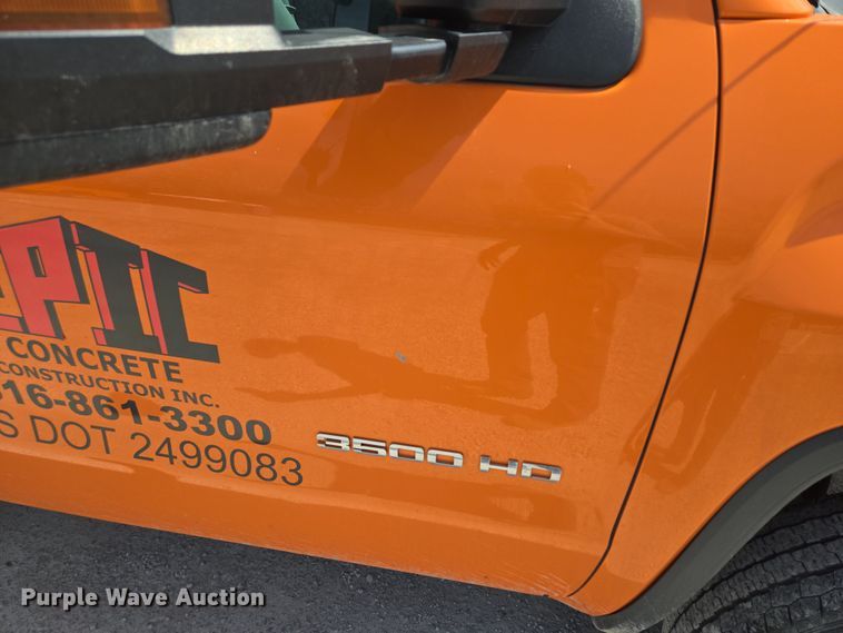 image for item EQ6917 2016 GMC Sierra 3500HD  utility bed pickup truck