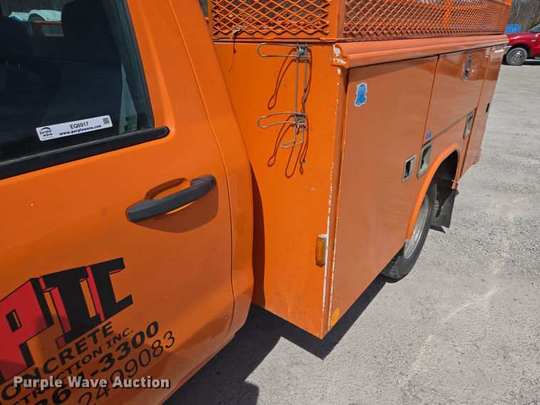 image for item EQ6917 2016 GMC Sierra 3500HD  utility bed pickup truck