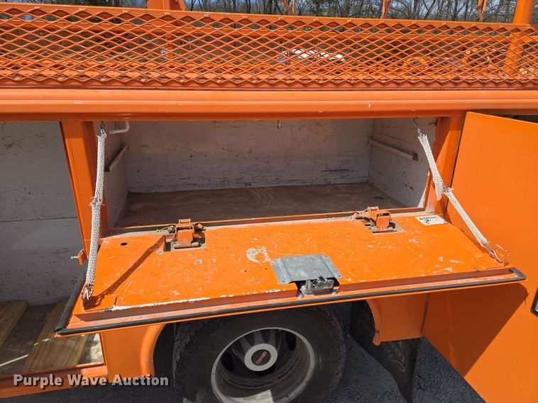 image for item EQ6917 2016 GMC Sierra 3500HD  utility bed pickup truck