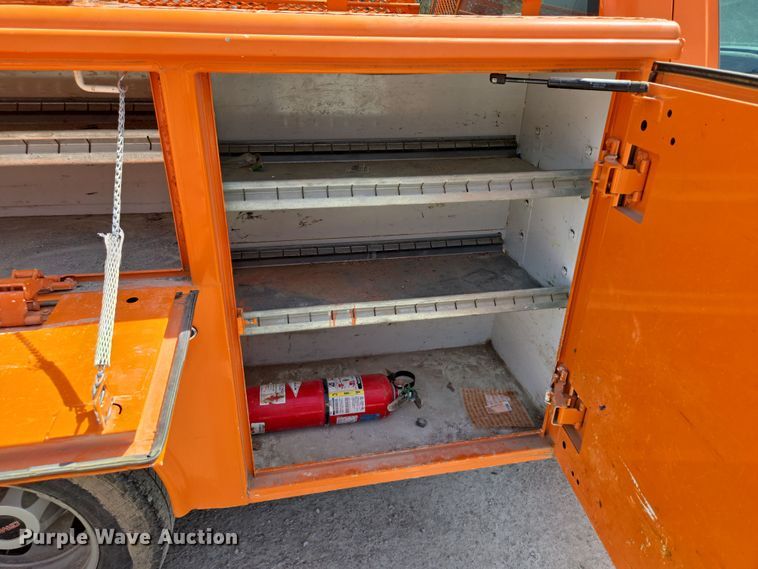 image for item EQ6917 2016 GMC Sierra 3500HD  utility bed pickup truck