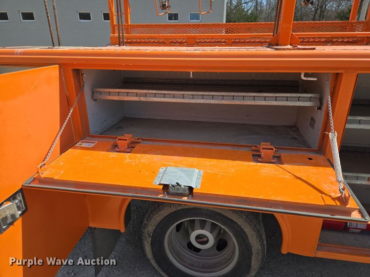 image for item EQ6917 2016 GMC Sierra 3500HD  utility bed pickup truck