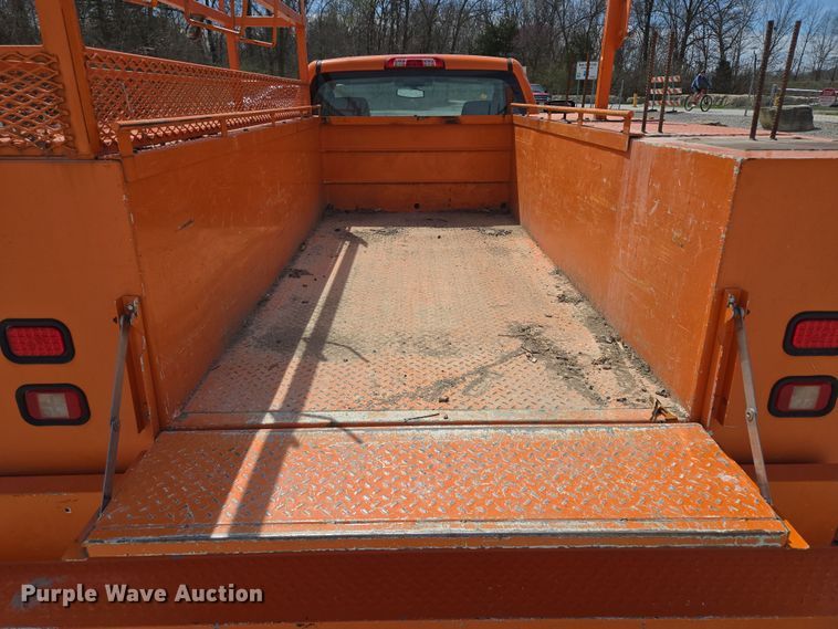 image for item EQ6917 2016 GMC Sierra 3500HD  utility bed pickup truck