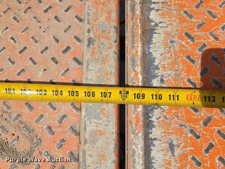 image for item EQ6917 2016 GMC Sierra 3500HD  utility bed pickup truck