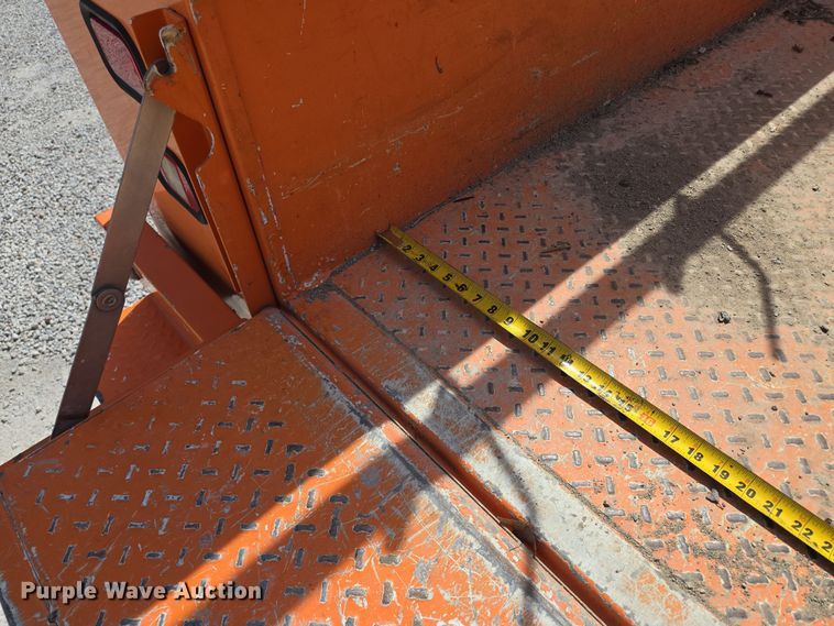 image for item EQ6917 2016 GMC Sierra 3500HD  utility bed pickup truck