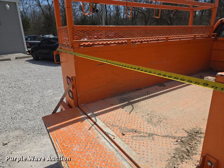 image for item EQ6917 2016 GMC Sierra 3500HD  utility bed pickup truck