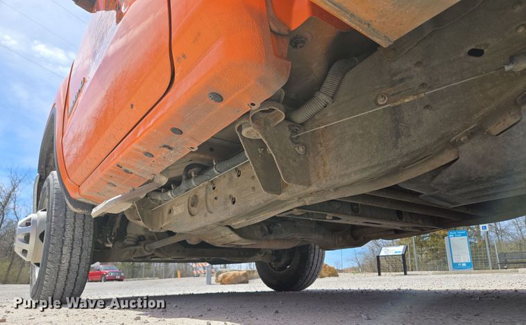 image for item EQ6917 2016 GMC Sierra 3500HD  utility bed pickup truck