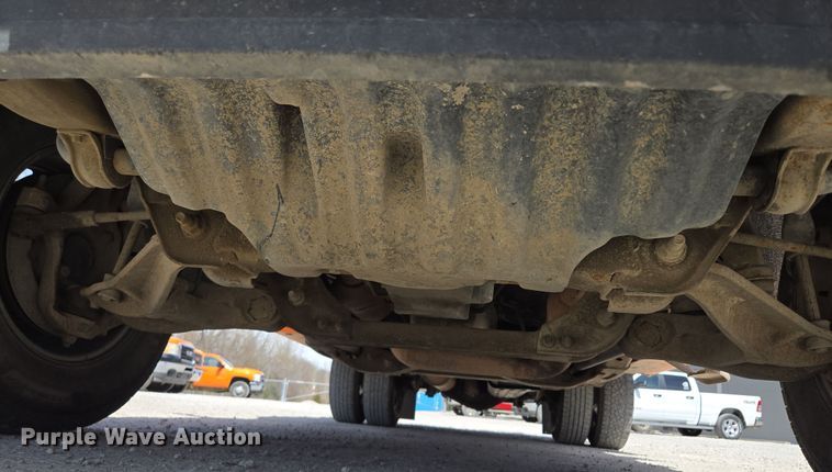 image for item EQ6917 2016 GMC Sierra 3500HD  utility bed pickup truck