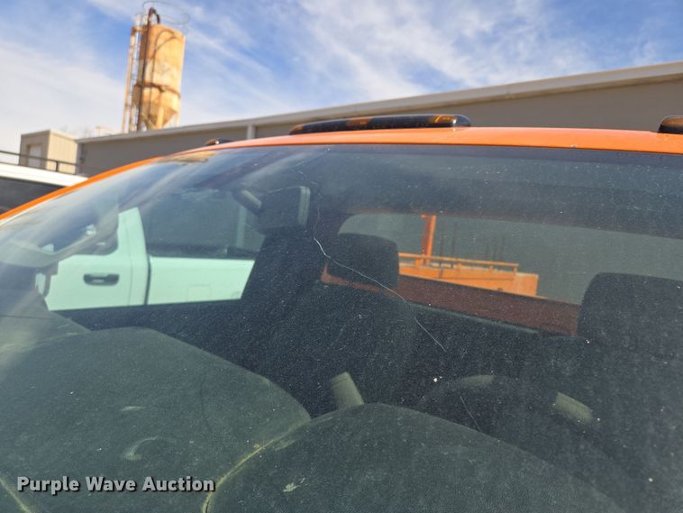 image for item EQ6917 2016 GMC Sierra 3500HD  utility bed pickup truck