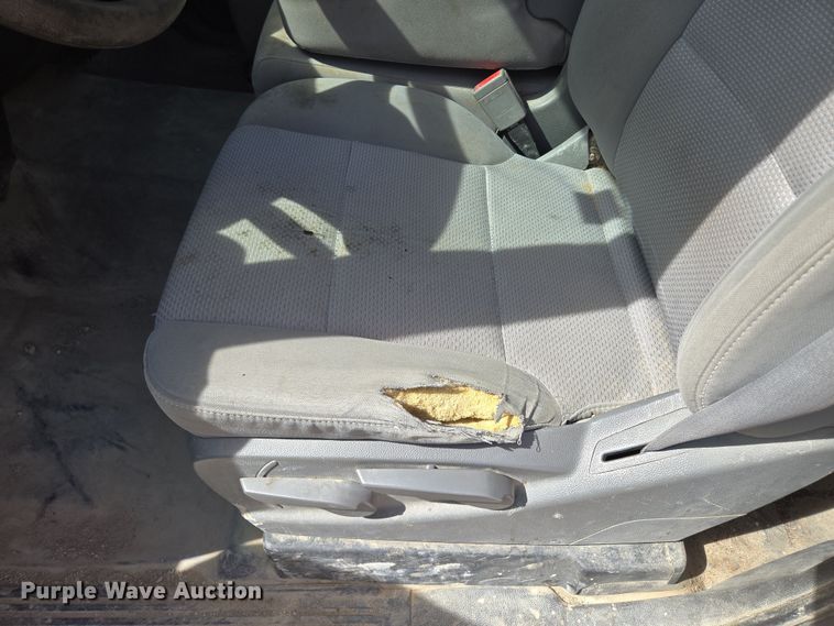 image for item EQ6917 2016 GMC Sierra 3500HD  utility bed pickup truck