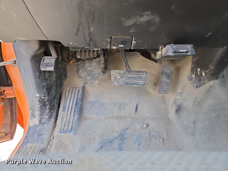 image for item EQ6917 2016 GMC Sierra 3500HD  utility bed pickup truck