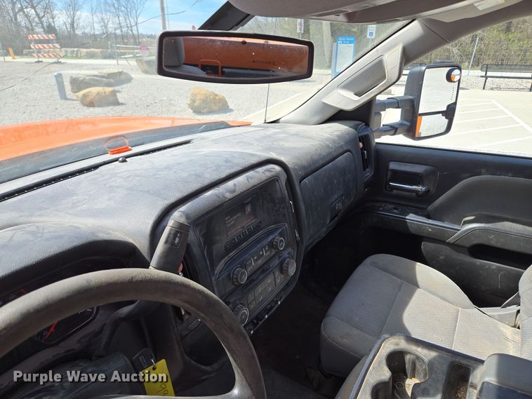 image for item EQ6917 2016 GMC Sierra 3500HD  utility bed pickup truck