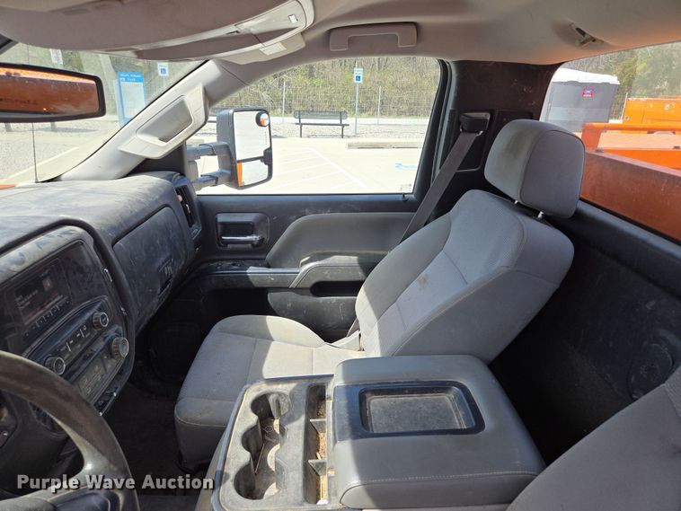 image for item EQ6917 2016 GMC Sierra 3500HD  utility bed pickup truck