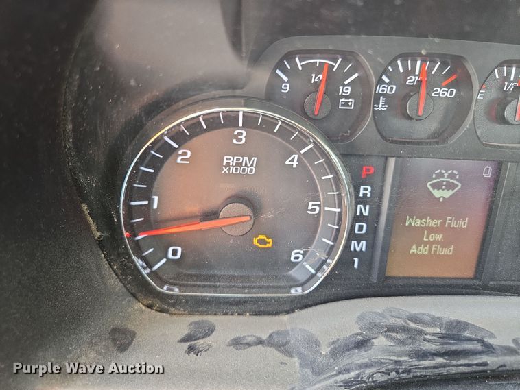 image for item EQ6917 2016 GMC Sierra 3500HD  utility bed pickup truck