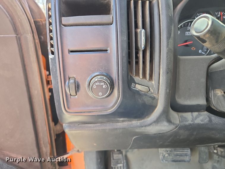 image for item EQ6917 2016 GMC Sierra 3500HD  utility bed pickup truck