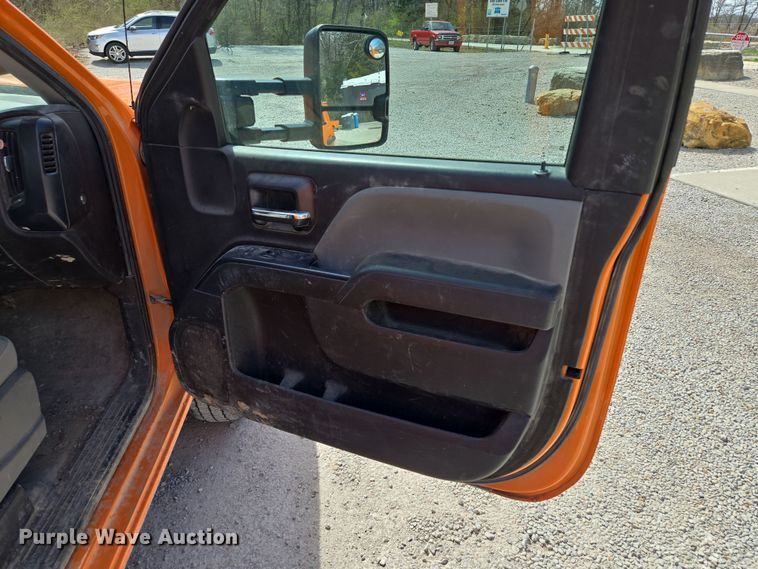 image for item EQ6917 2016 GMC Sierra 3500HD  utility bed pickup truck