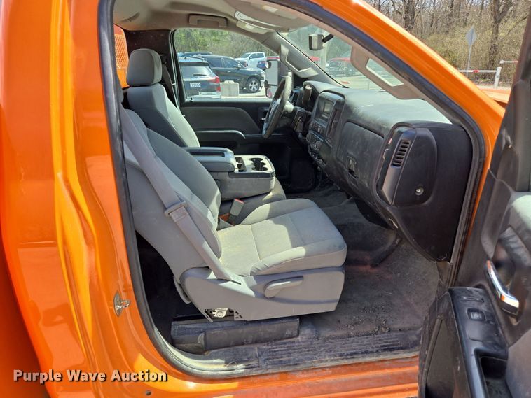 image for item EQ6917 2016 GMC Sierra 3500HD  utility bed pickup truck