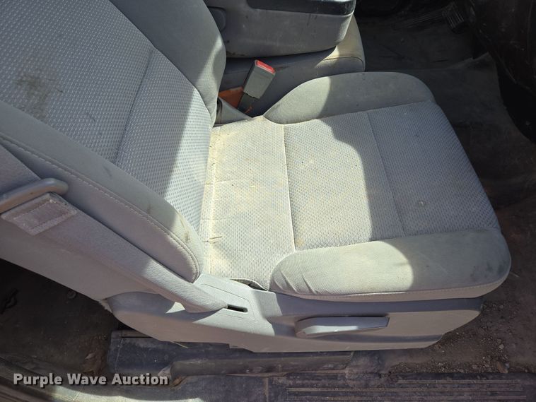 image for item EQ6917 2016 GMC Sierra 3500HD  utility bed pickup truck