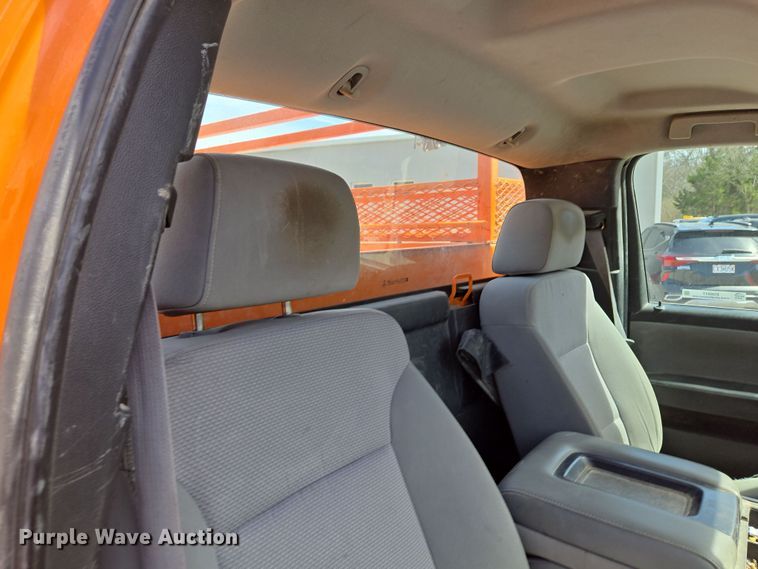 image for item EQ6917 2016 GMC Sierra 3500HD  utility bed pickup truck