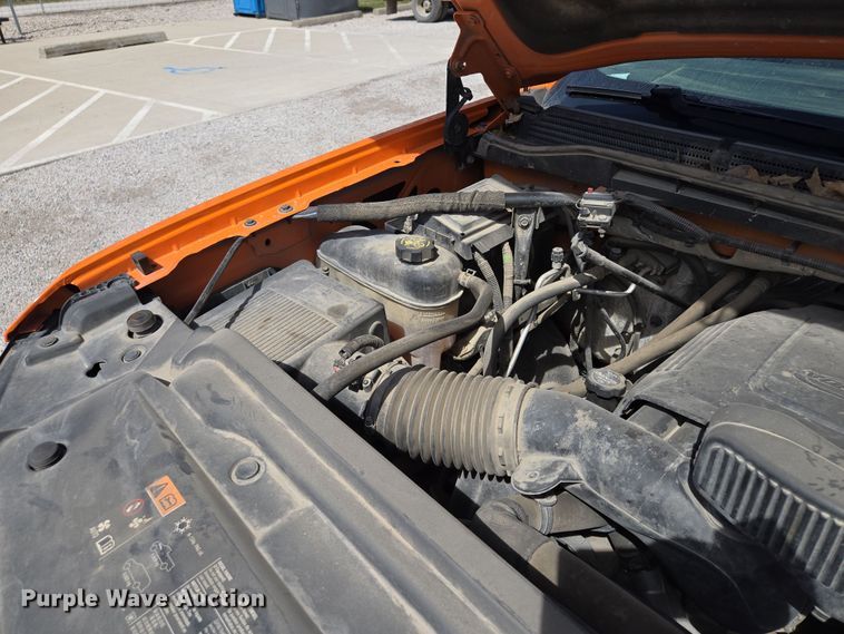 image for item EQ6917 2016 GMC Sierra 3500HD  utility bed pickup truck