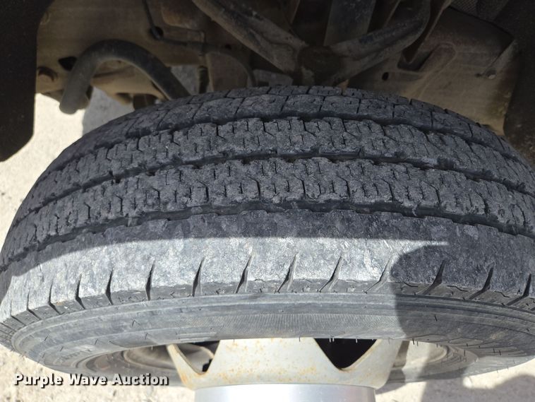 image for item EQ6917 2016 GMC Sierra 3500HD  utility bed pickup truck