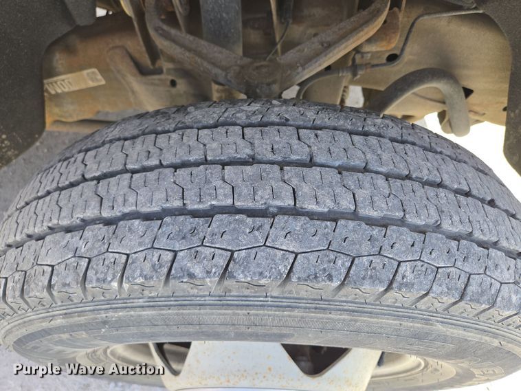 image for item EQ6917 2016 GMC Sierra 3500HD  utility bed pickup truck