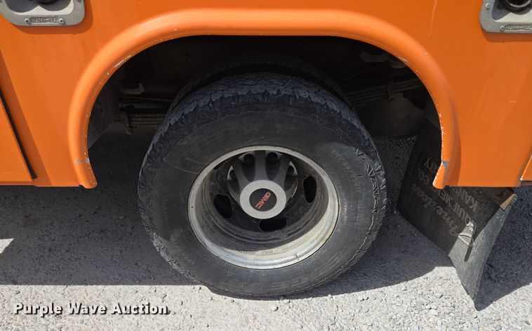 image for item EQ6917 2016 GMC Sierra 3500HD  utility bed pickup truck