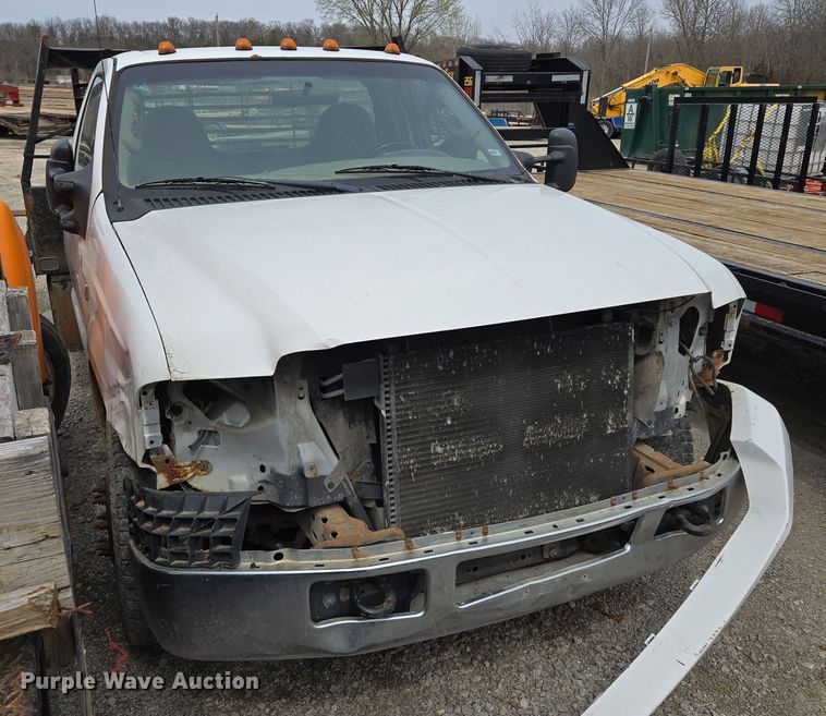 image for item EQ6945 2006 Ford F350 Super Duty flatbed pickup truck