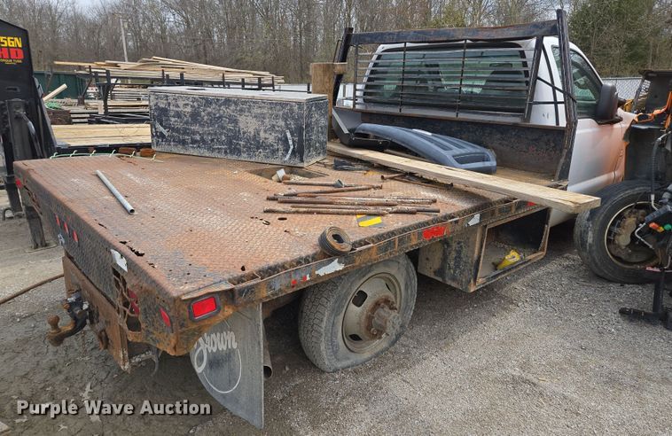 image for item EQ6945 2006 Ford F350 Super Duty flatbed pickup truck