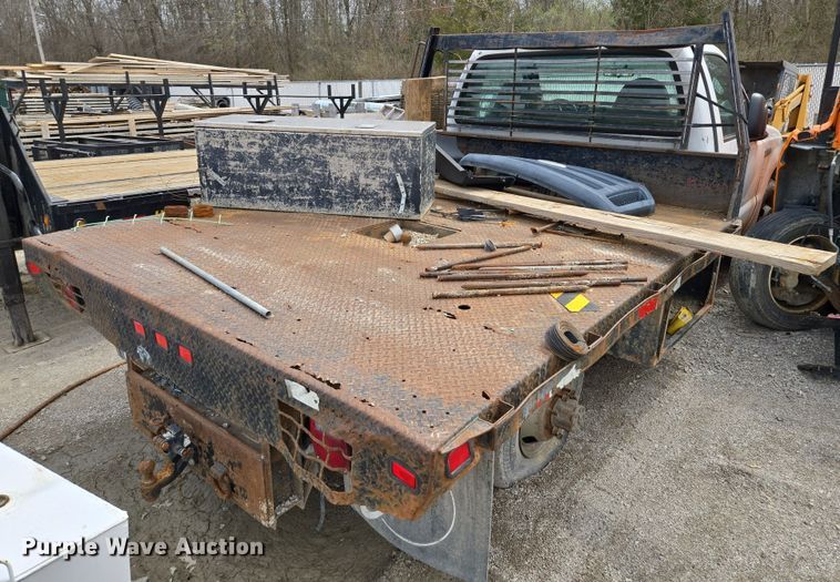 image for item EQ6945 2006 Ford F350 Super Duty flatbed pickup truck