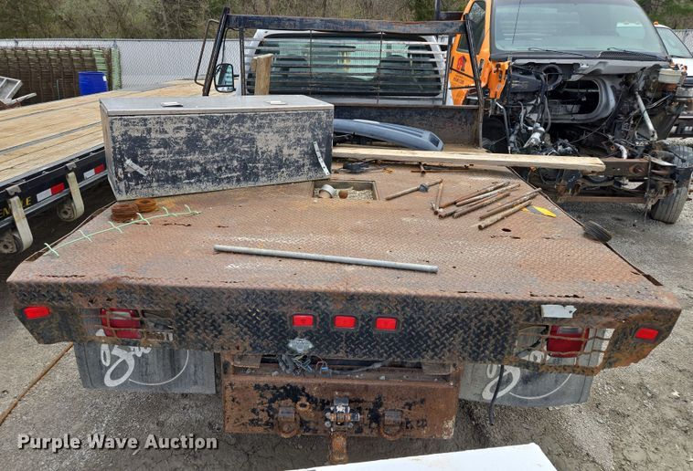 image for item EQ6945 2006 Ford F350 Super Duty flatbed pickup truck