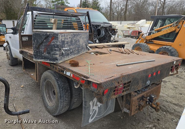 image for item EQ6945 2006 Ford F350 Super Duty flatbed pickup truck
