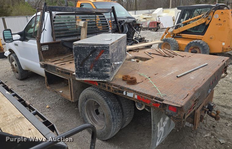 image for item EQ6945 2006 Ford F350 Super Duty flatbed pickup truck