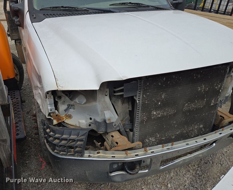 image for item EQ6945 2006 Ford F350 Super Duty flatbed pickup truck