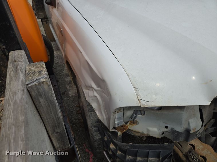 image for item EQ6945 2006 Ford F350 Super Duty flatbed pickup truck