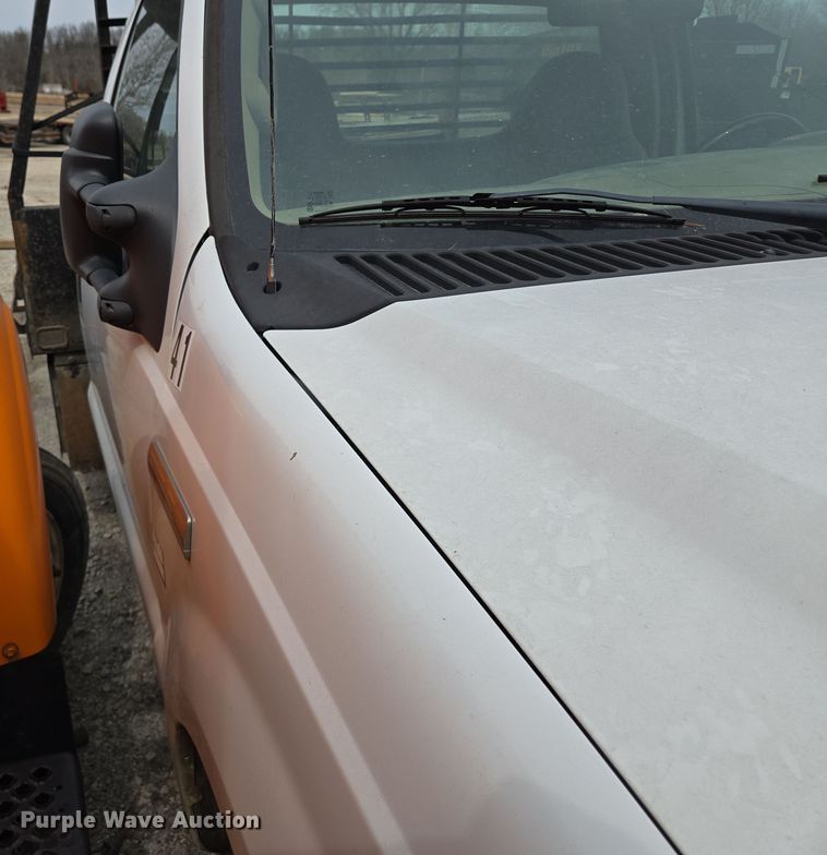 image for item EQ6945 2006 Ford F350 Super Duty flatbed pickup truck