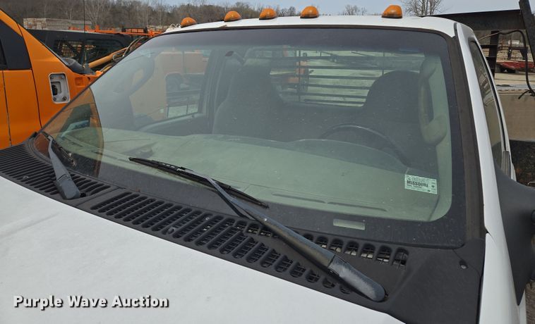 image for item EQ6945 2006 Ford F350 Super Duty flatbed pickup truck