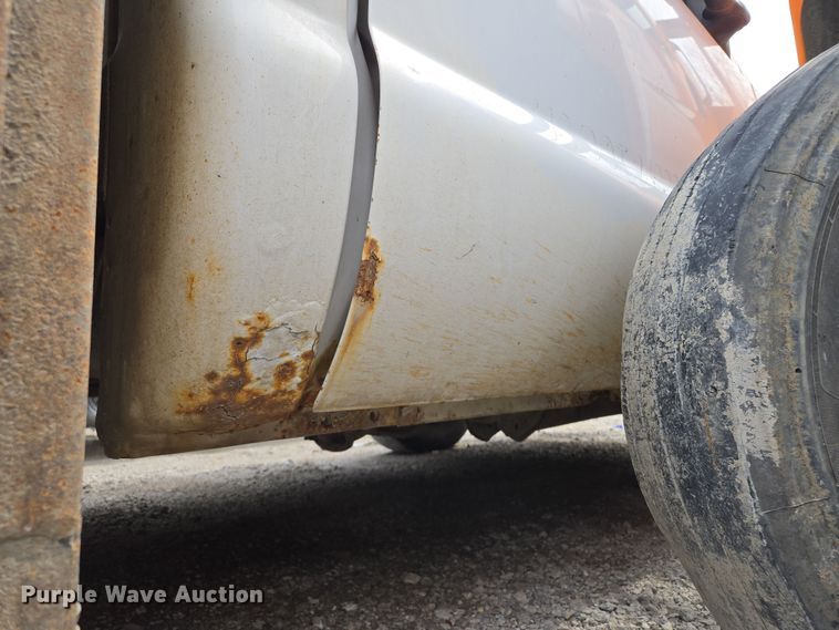 image for item EQ6945 2006 Ford F350 Super Duty flatbed pickup truck