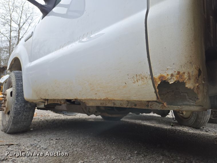 image for item EQ6945 2006 Ford F350 Super Duty flatbed pickup truck