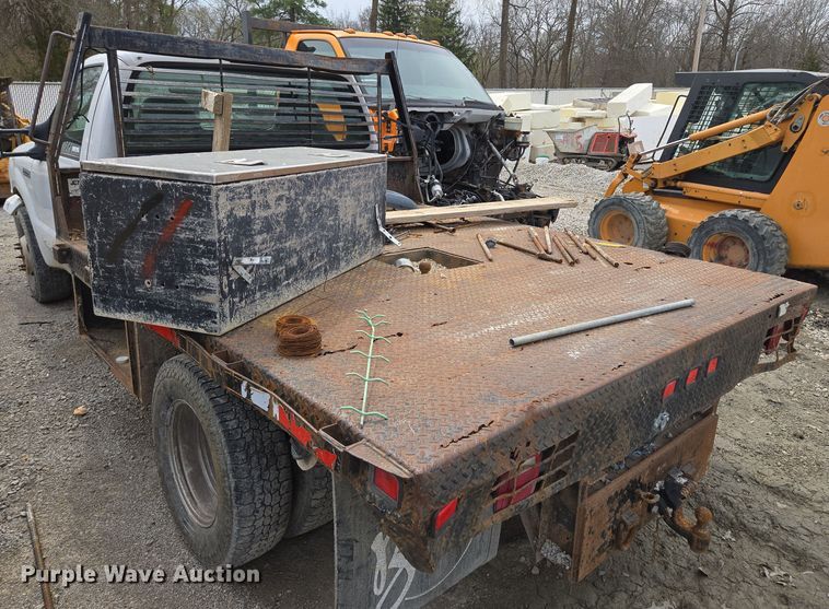 image for item EQ6945 2006 Ford F350 Super Duty flatbed pickup truck