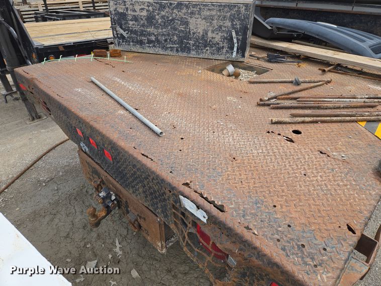 image for item EQ6945 2006 Ford F350 Super Duty flatbed pickup truck