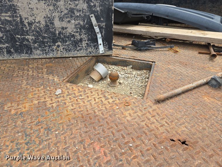 image for item EQ6945 2006 Ford F350 Super Duty flatbed pickup truck