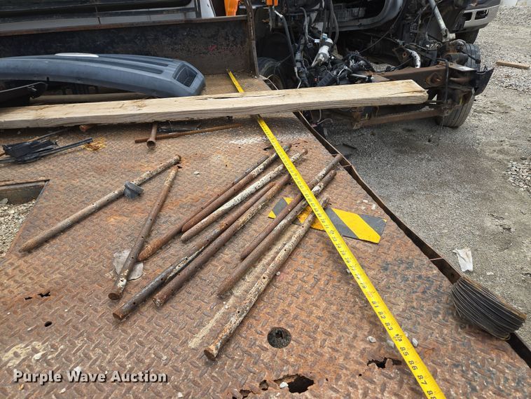 image for item EQ6945 2006 Ford F350 Super Duty flatbed pickup truck