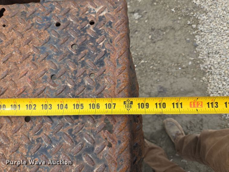 image for item EQ6945 2006 Ford F350 Super Duty flatbed pickup truck