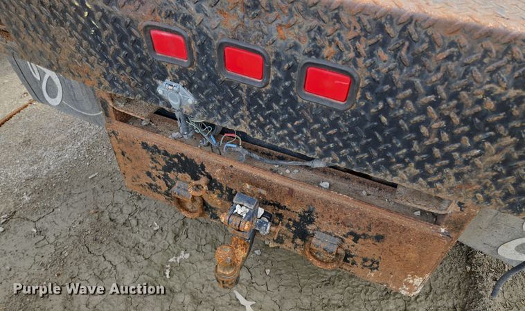 image for item EQ6945 2006 Ford F350 Super Duty flatbed pickup truck