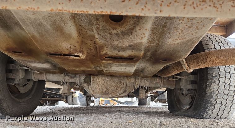 image for item EQ6945 2006 Ford F350 Super Duty flatbed pickup truck