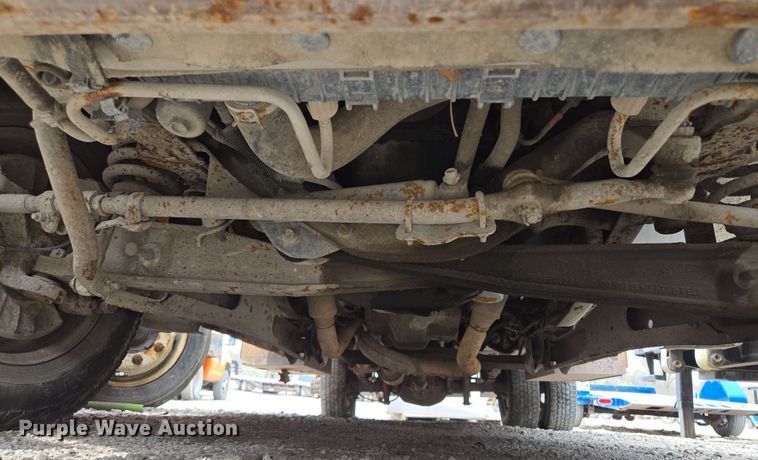 image for item EQ6945 2006 Ford F350 Super Duty flatbed pickup truck