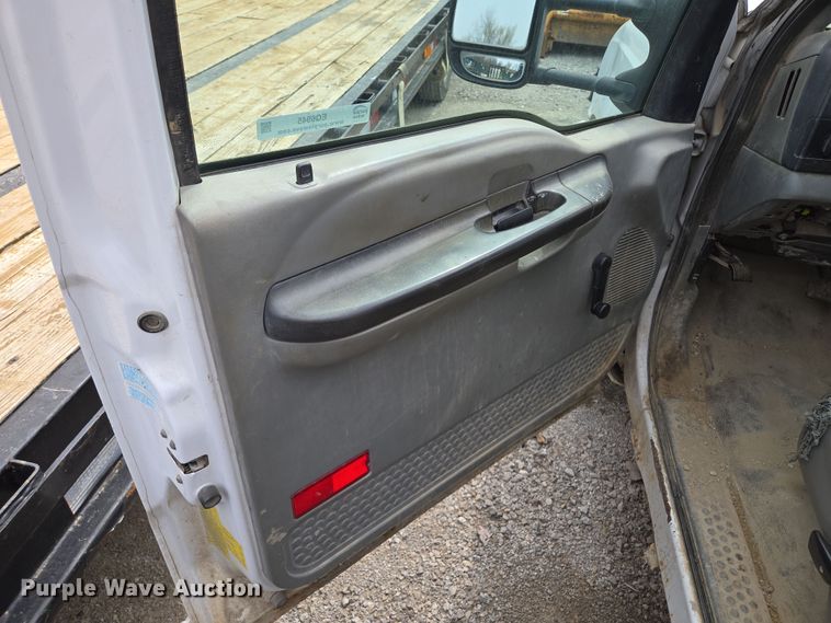 image for item EQ6945 2006 Ford F350 Super Duty flatbed pickup truck