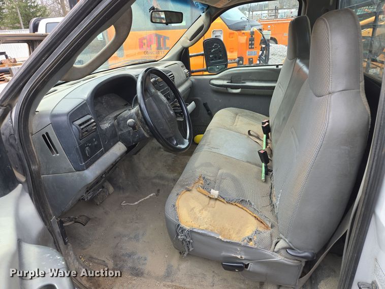 image for item EQ6945 2006 Ford F350 Super Duty flatbed pickup truck