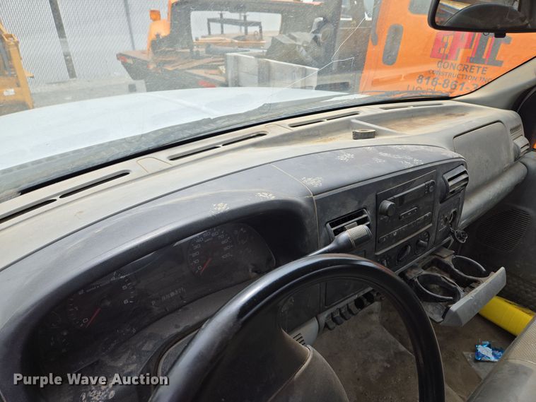 image for item EQ6945 2006 Ford F350 Super Duty flatbed pickup truck