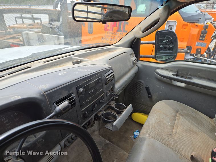 image for item EQ6945 2006 Ford F350 Super Duty flatbed pickup truck